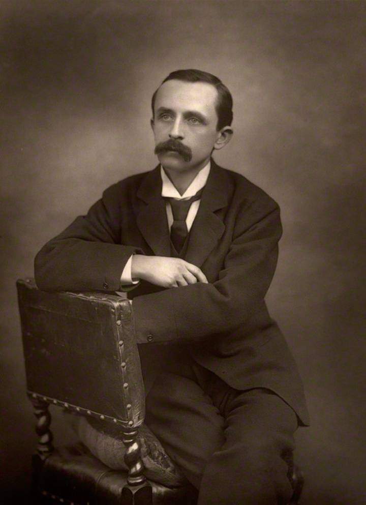 Herbert Rose'un 1892'de çektiği bir J. M. Barrie fotoğrafı.