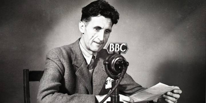 George Orwell BBC miktofonuna konuşurken