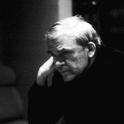 Kundera'nın 1980'de çekilmiş bir fotoğrafı